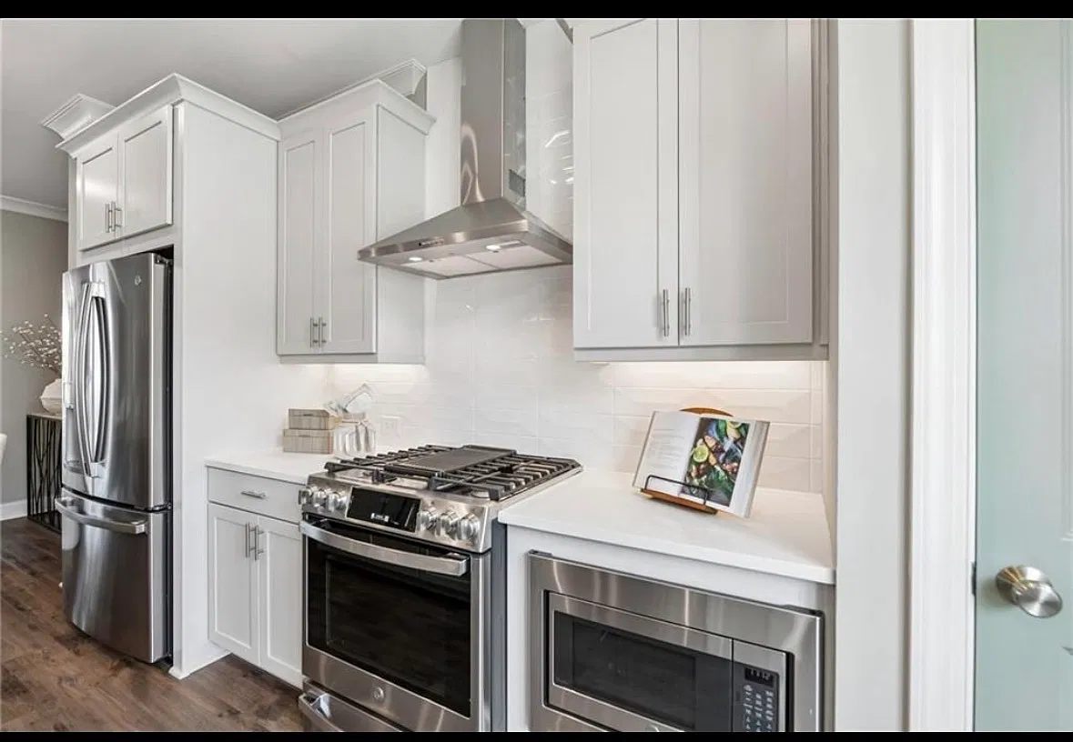 3 bed, 2004 sqft, $3,250 — Photo 4