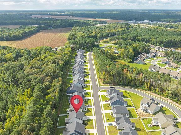 4th image of 18567 Emerson Way