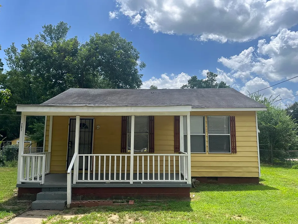 207 Roosevelt Rd