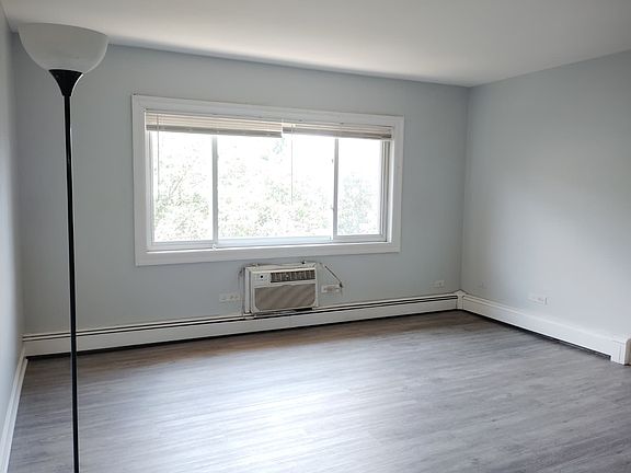 3rd image of 507 Chicago Rd #15