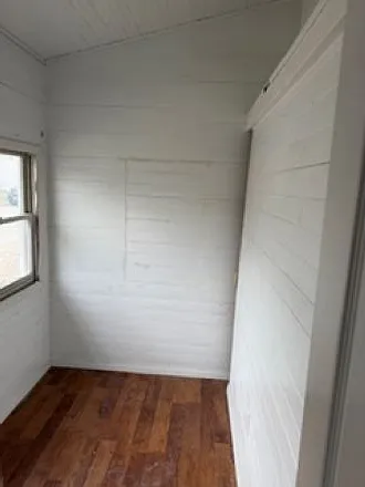215 E Hickman St — Photo 3