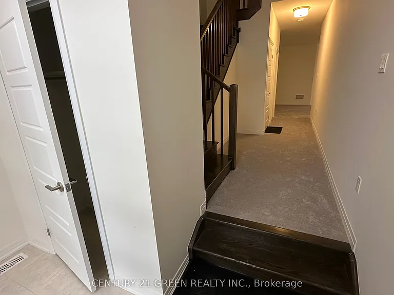 126 Hitchman St — Photo 30