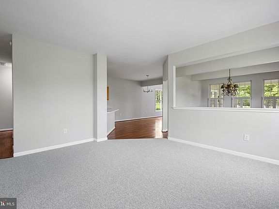 5th image of 100 Selbourne Ct