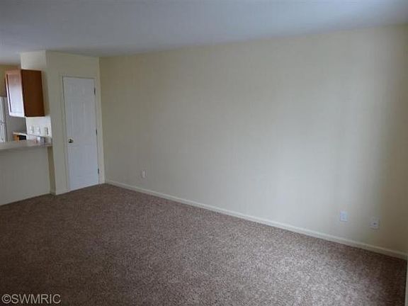 2nd image of 4561 Bowen Blvd SE