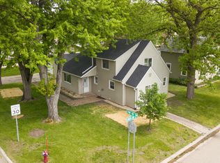 437 Linden Ave SW, Hutchinson, MN 55350