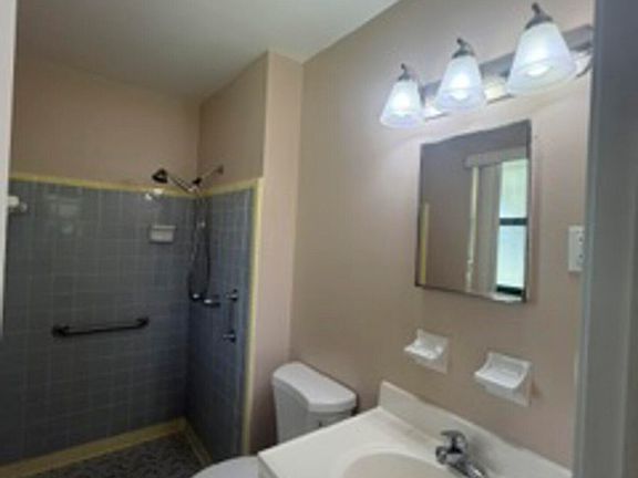 3rd image of 1102 Greenwood Way