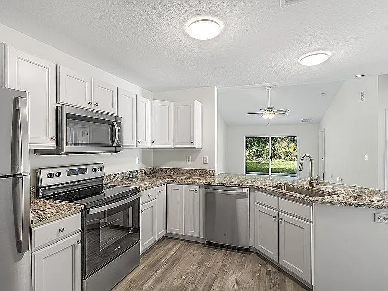 332 Del Monte Rd — Photo 1