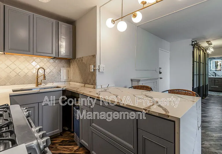 922 24th St NW #321 — Photo 16