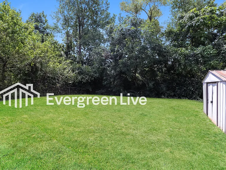1915 Lotushill Dr — Photo 15