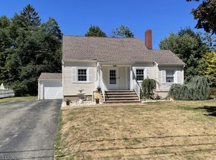 17 Sunrise Dr, Wayne, NJ 07470