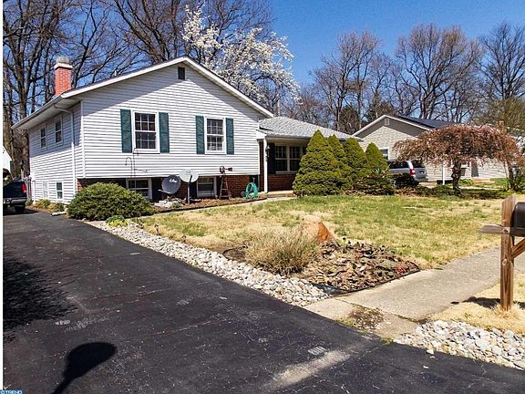 2nd image of 23 Scottfield Dr
