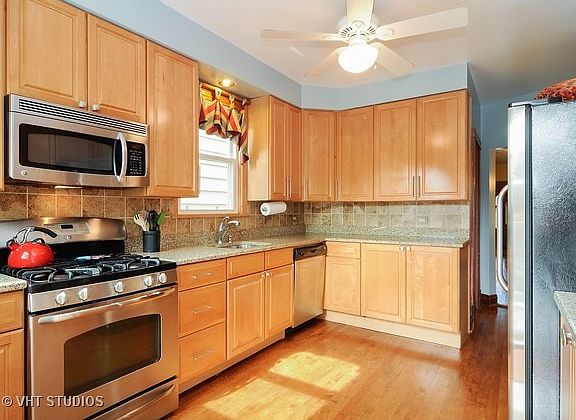 4th image of 4127 N Maplewood Ave
