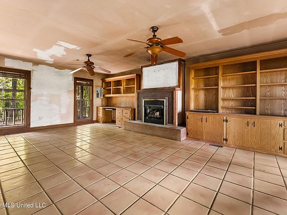 3rd image of 465 Liles Rd