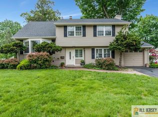 10 Lauri Ln, Middlesex, NJ 08846