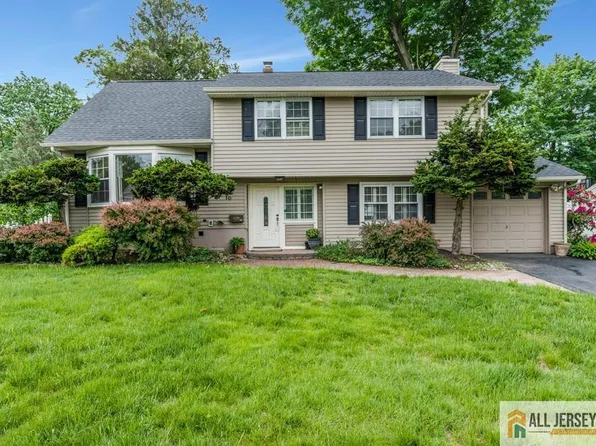 10 Lauri Ln, Middlesex, NJ 08846