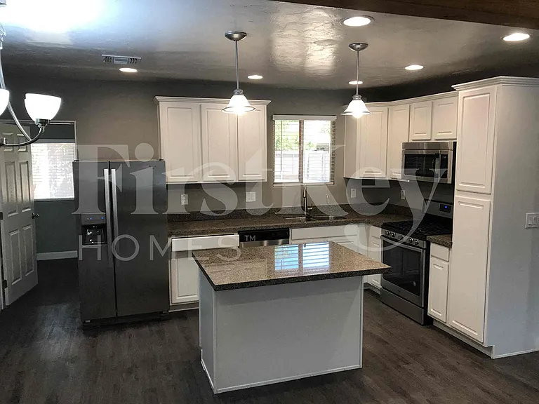 4319 N 15th Ave — Photo 4