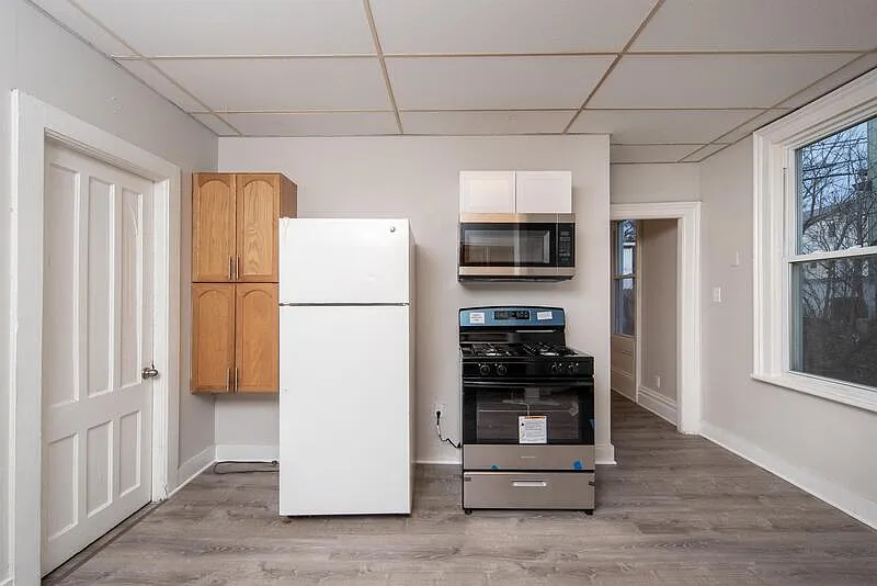 2 bed, 1.0 bath, 1000 sqft, $1,225 — Photo 4