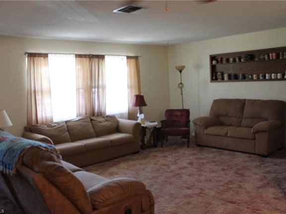 2nd image of 1207 Barnsdale St #1