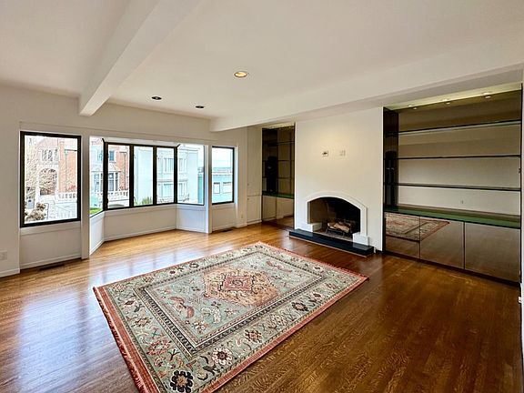 3rd image of 2541 Vallejo St