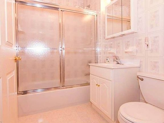 5th image of 2232 Benson Ave #1B