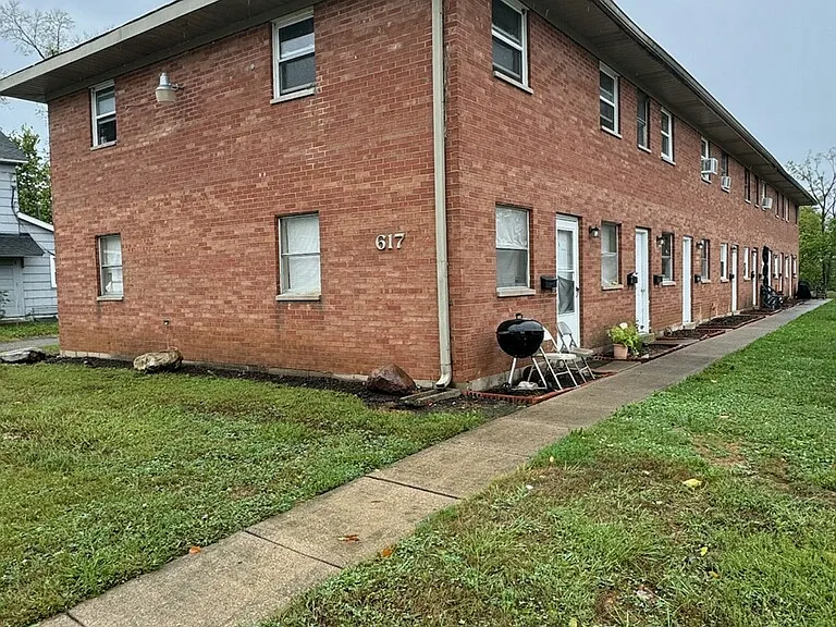 617 S River St #B — Photo 1
