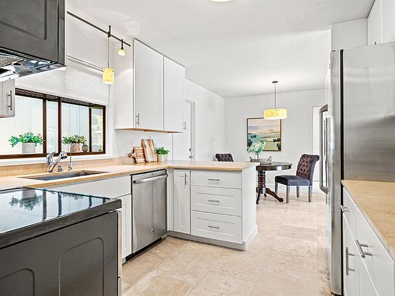 5th image of 5 Deerfield Lane