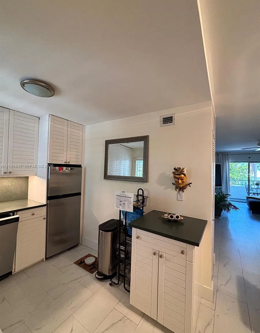 1610 Lenox Ave — Photo 4