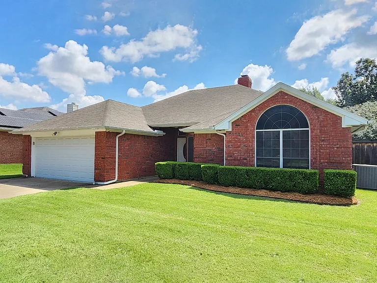 2906 Whetstone Ln — Photo 3