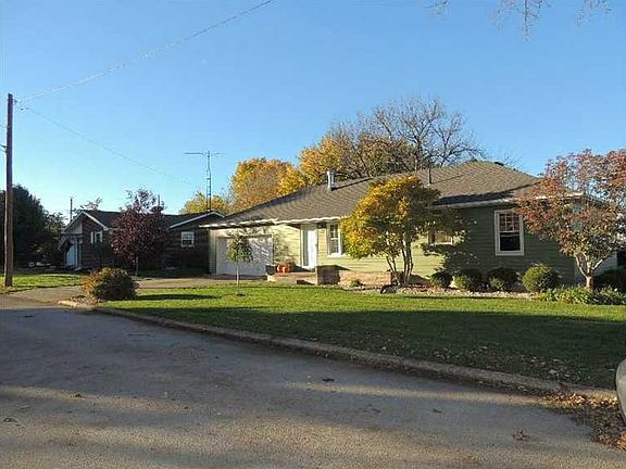 3rd image of 202 Fernwood Dr