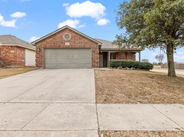 1037 Castle Top Dr, Fort Worth, TX 76109