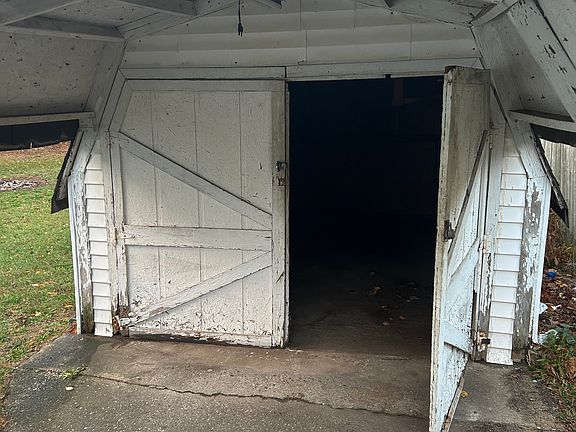 3rd image of 14285 James St