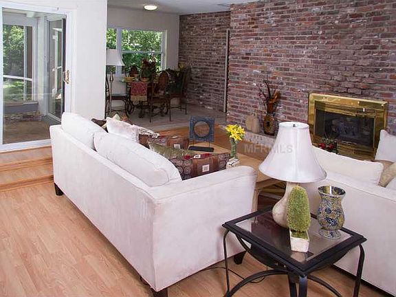 4th image of 1636 Anastasia Way S