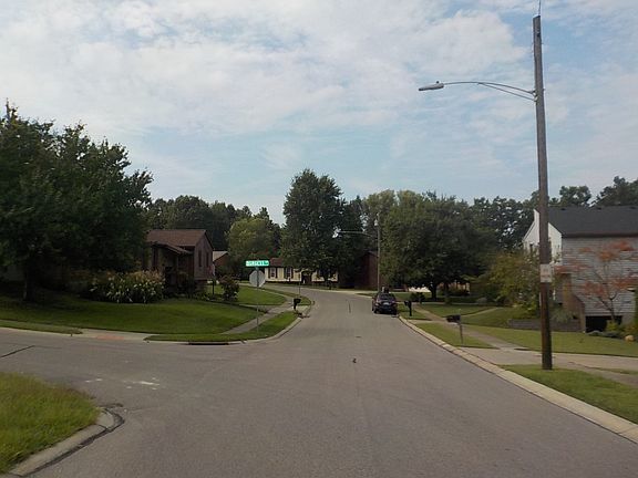 5th image of 121 Burgess Ln