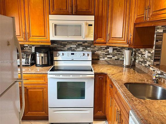 5th image of 5121 W Oakland Park Blvd #204