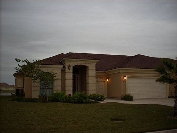 2nd image of 8 Hacienda Dr