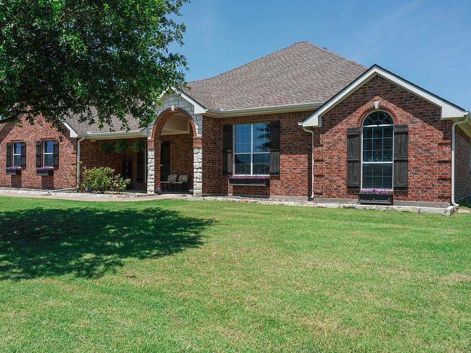 1st image of 303 Derick Dr
