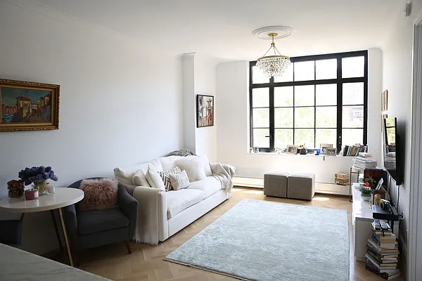 Rented by Manhattan Apartment Organization | media 37