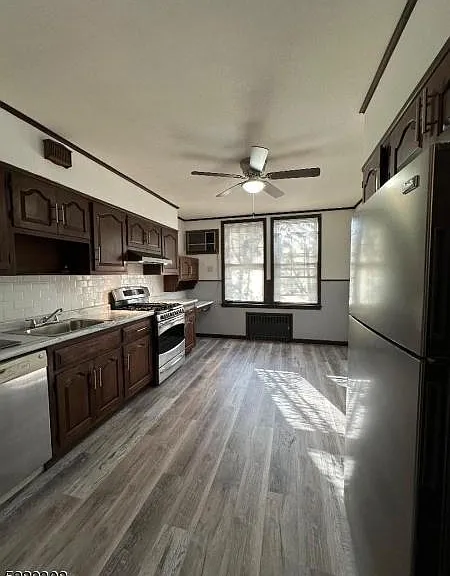 156 Franklin Ave — Photo 5