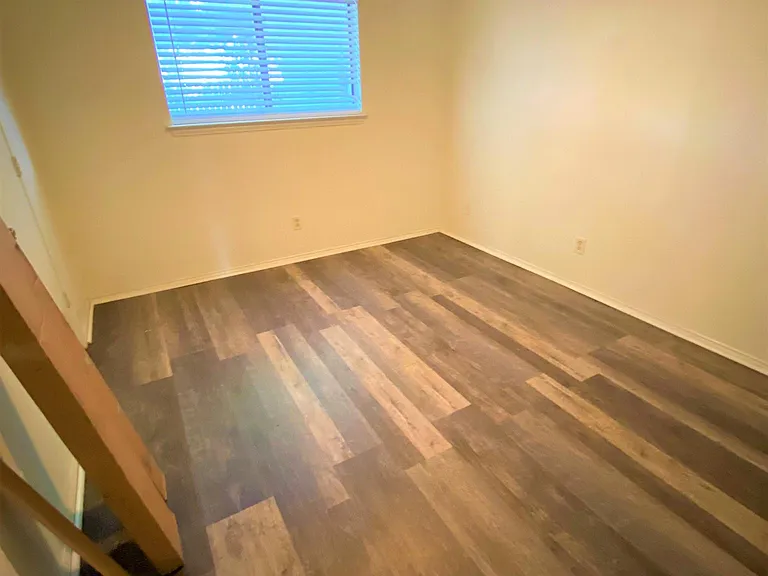 223 Hood St — Photo 17