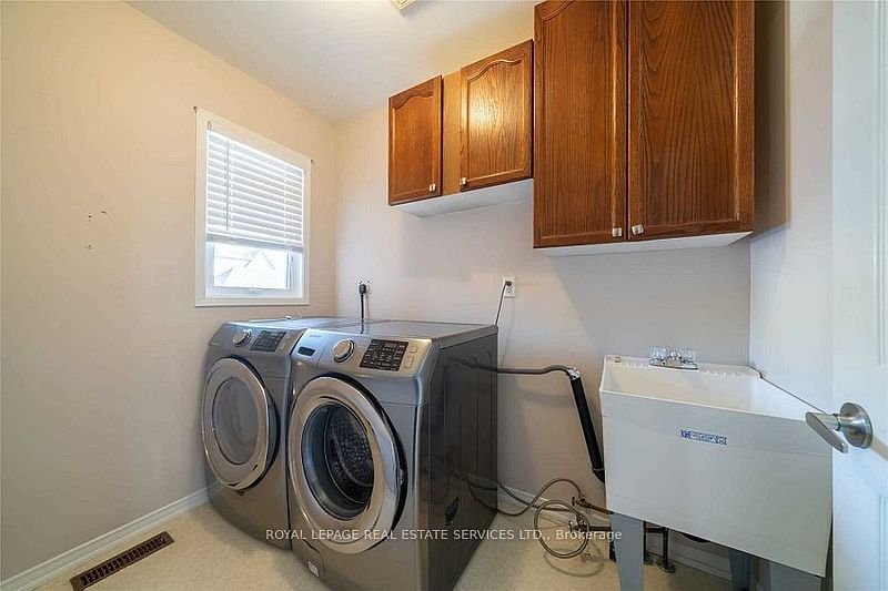 Oakville Townhouse for rent - 4 Bedrooms — photo 18