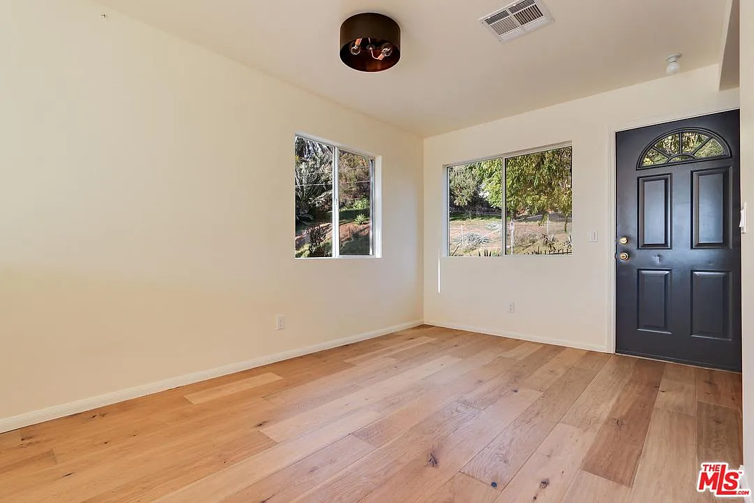 2 bed, 1.5 bath, 1100 sqft, $3,600 — Photo 4