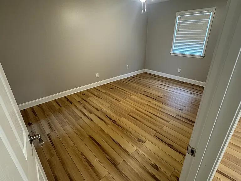 2633 Vail Ave — Photo 5