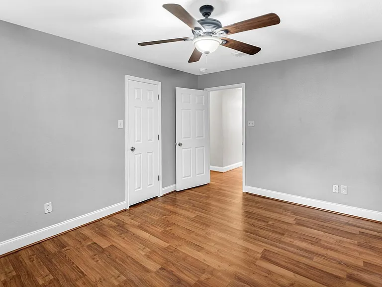 1553 W Sam Houston Pkwy S — Photo 23
