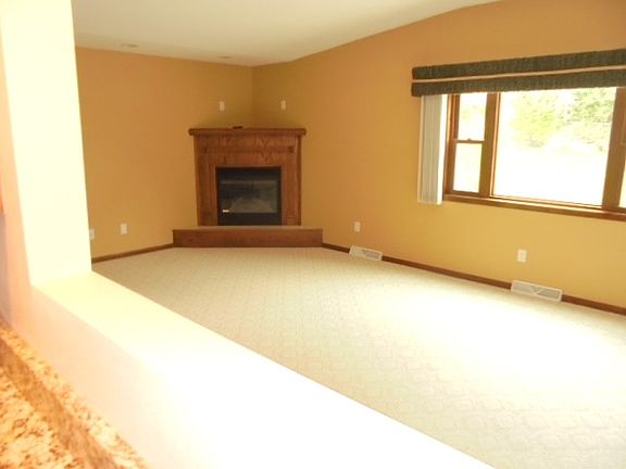 5th image of 2385 Crissy Dr