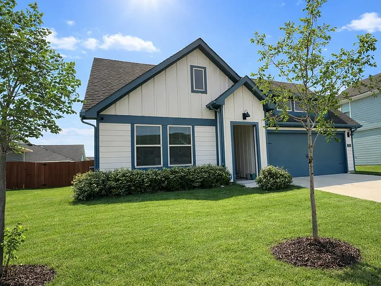 2310 Hydrangea Dr — Photo 1