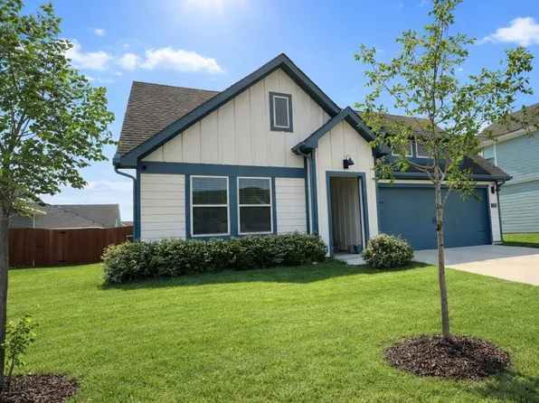 2310 Hydrangea Dr, Pilot Point, TX 76258