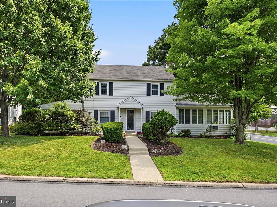 1st image of 901 E Mermaid Ln