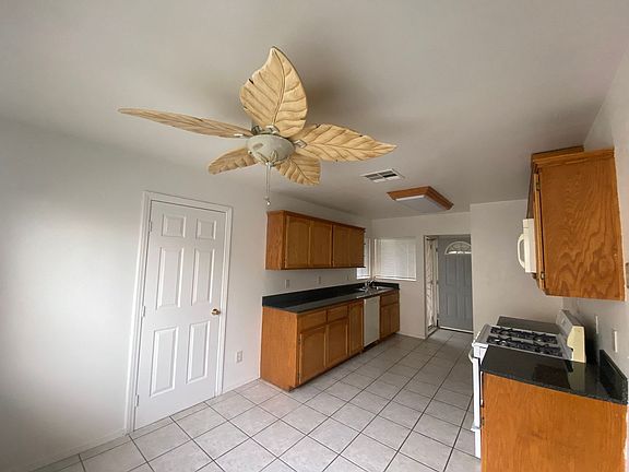 3rd image of 309 Glade St