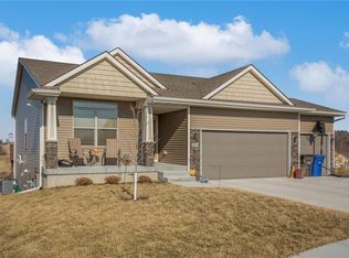 2834 Sweetwater Dr, Des Moines, IA 50320