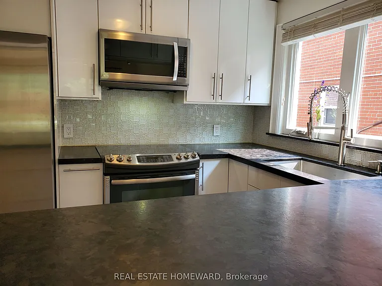 21 Love Cres #MAIN FLOOR — Photo 5